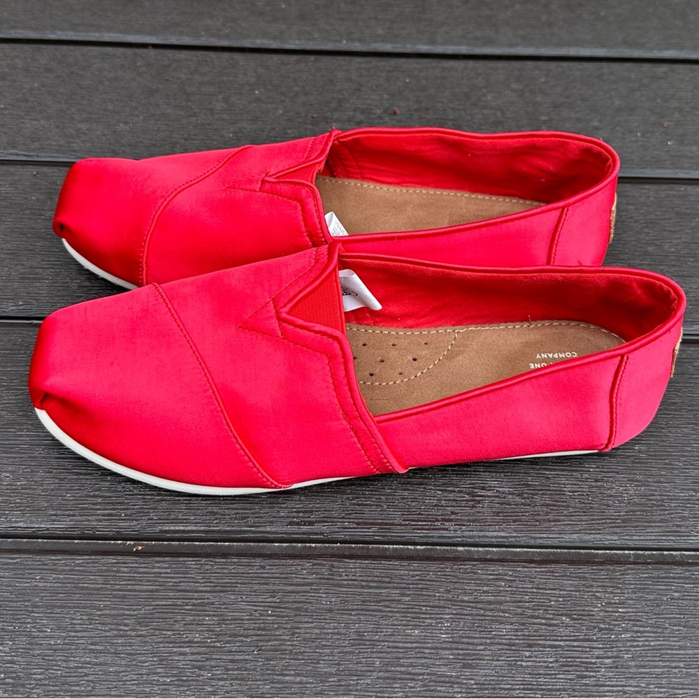 Toms Satin Red Youth Alpargata. Sz.Y5 (W 7US) - Picture 4 of 8